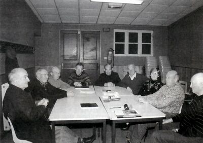 De gauche à droite : Pierre Eouzan, André Marc, Pierre Huitric, Laurent Huitric (fils), Laurent Huitric (père), Jean Hascoët, Thérèse Le Dé, Jean Guéguen, Jean Le Gall